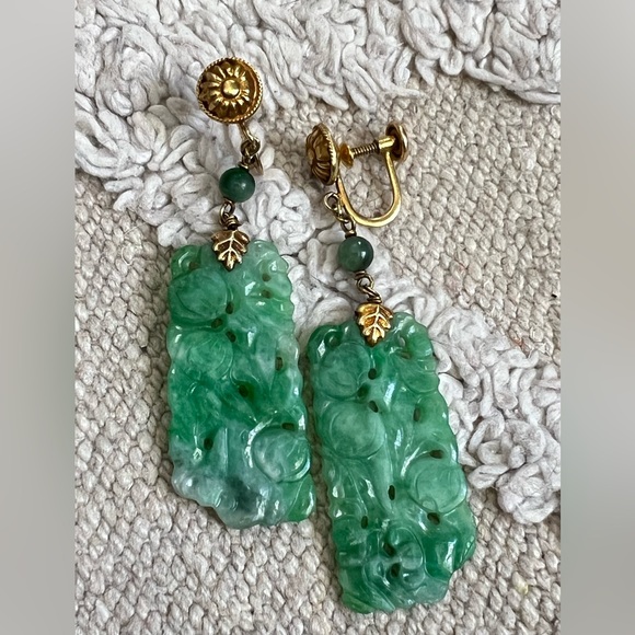 Vintage 14K Gold Carved Jadeite Dangle Panel Screw back Earrings w/Matching Ring - Picture 2 of 11